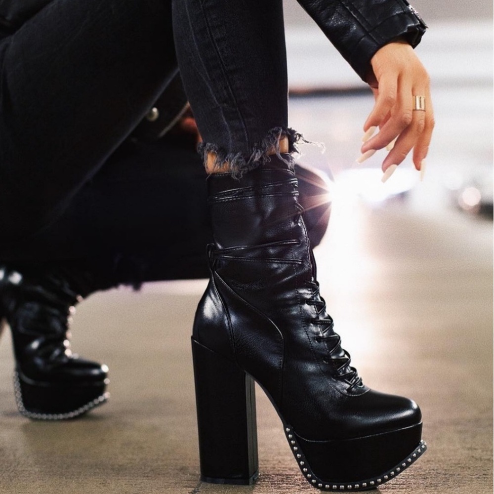 🆕BLACK LEATHER CHUNKY HEEL BEADED PLATFORM LACE-UP IT GIRL CULT STOMPER BOOTS